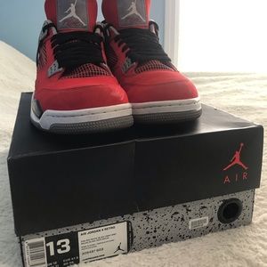 Jordan 4 Toro